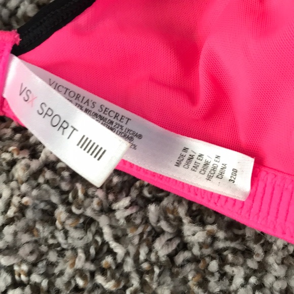 Victoria’s Secret VSX Sports Bra - Picture 3 of 3